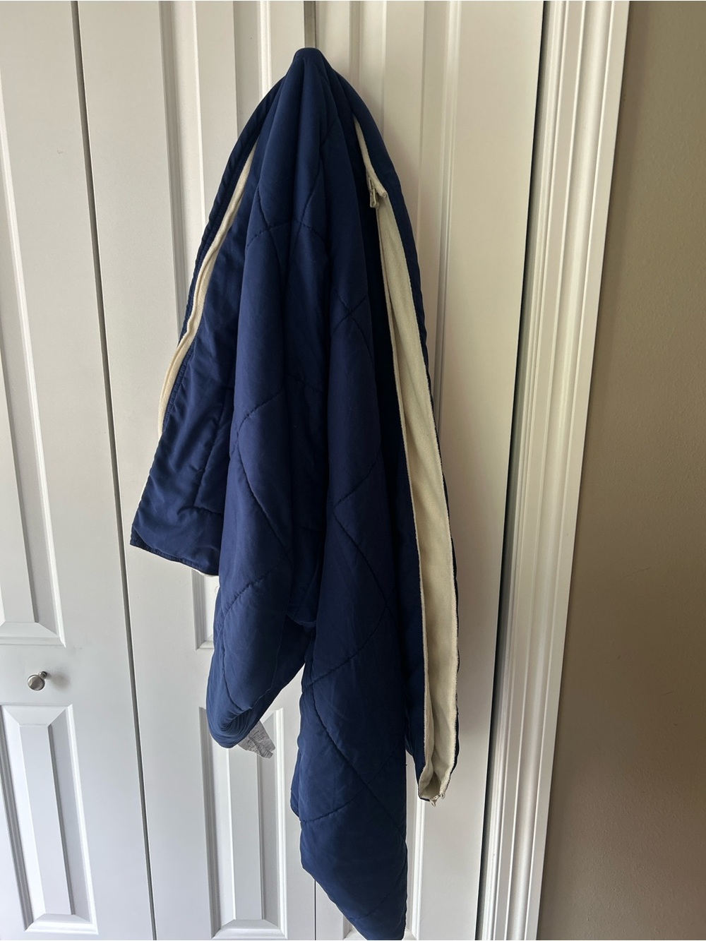 Sleeping bag lightweight for indoors or outdoors sit in for couch 2 zippers